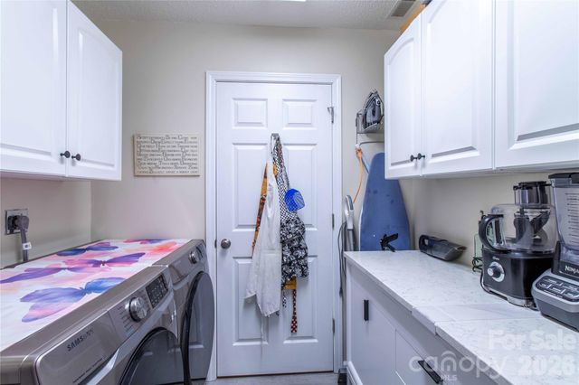 1705 Hummingbird Lane, Hendersonville, NC 28792