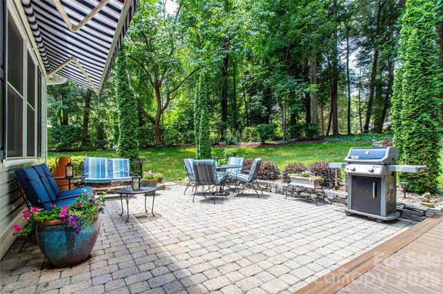 1705 Hummingbird Lane, Hendersonville, NC 28792