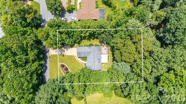 1705 Hummingbird Lane, Hendersonville, NC 28792