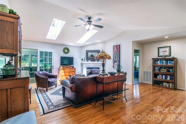 1705 Hummingbird Lane, Hendersonville, NC 28792