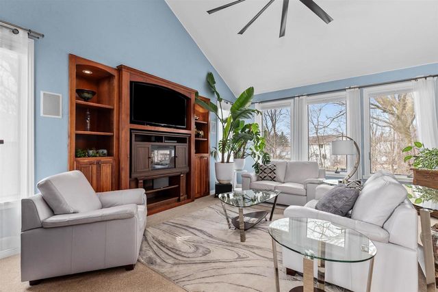 2732 INDEPENDENCE COURT, Appleton, WI 54914