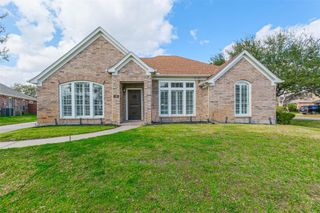 30 Crestview Trail, Houston, TX 77082