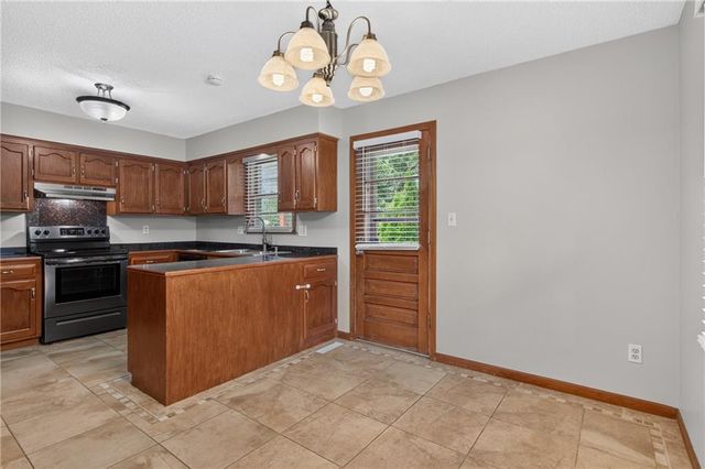 13404 Oakland Avenue, Grandview, MO 64030