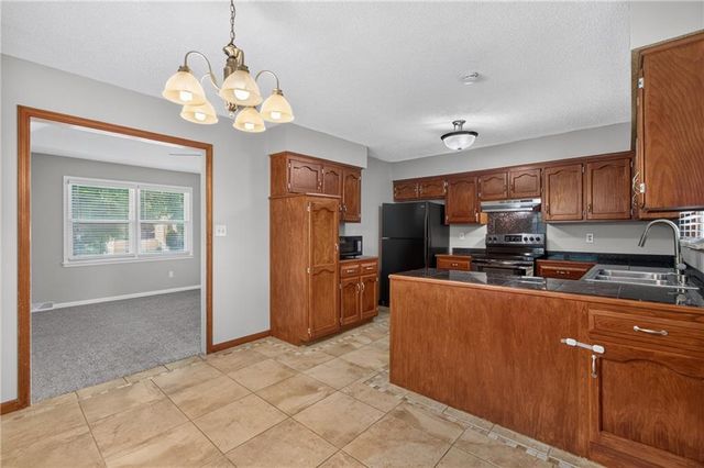 13404 Oakland Avenue, Grandview, MO 64030