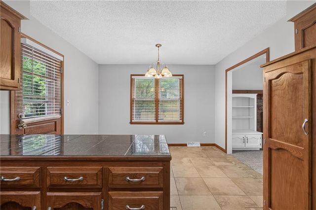 13404 Oakland Avenue, Grandview, MO 64030