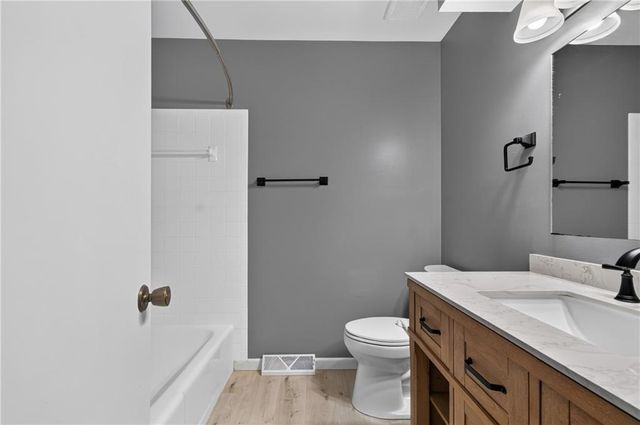 13404 Oakland Avenue, Grandview, MO 64030