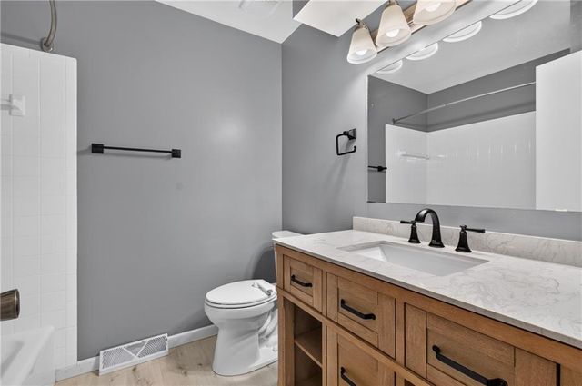 13404 Oakland Avenue, Grandview, MO 64030