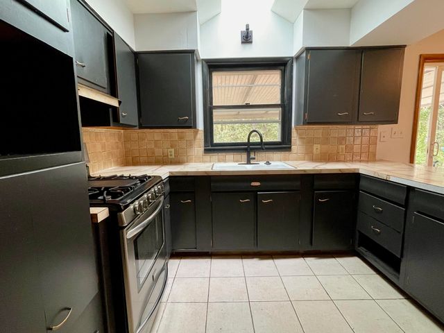 1906 Michael Lane, Nixa, MO 65714