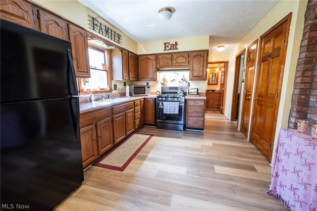 14027 Mayfield Road, Huntsburg, OH 44046