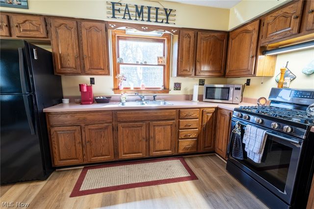 14027 Mayfield Road, Huntsburg, OH 44046