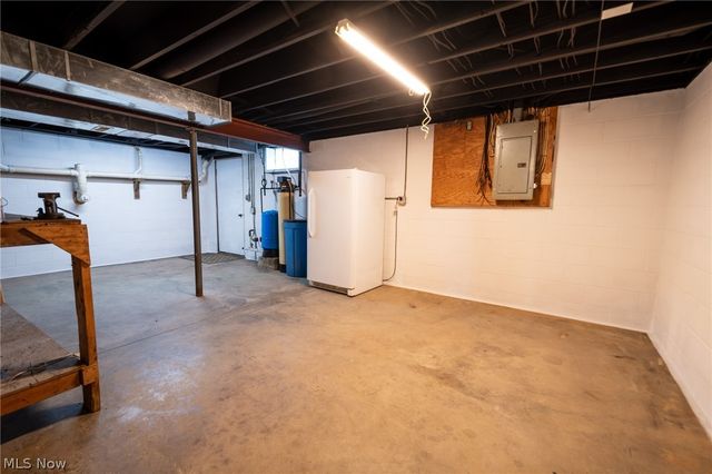 14027 Mayfield Road, Huntsburg, OH 44046
