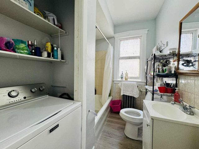 5221 W Montrose Avenue, Chicago, IL 60641