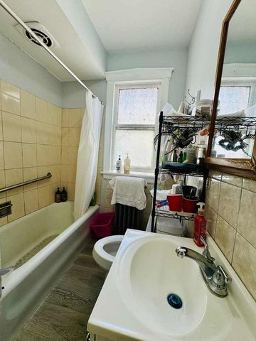 5221 W Montrose Avenue, Chicago, IL 60641