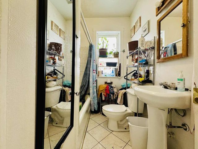 5221 W Montrose Avenue, Chicago, IL 60641