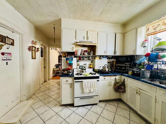 5221 W Montrose Avenue, Chicago, IL 60641