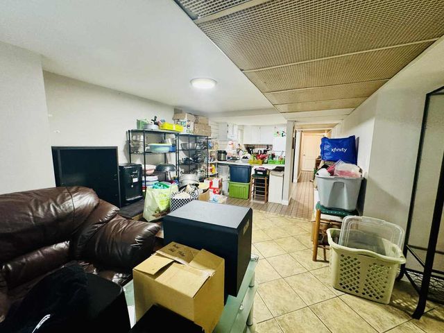 5221 W Montrose Avenue, Chicago, IL 60641