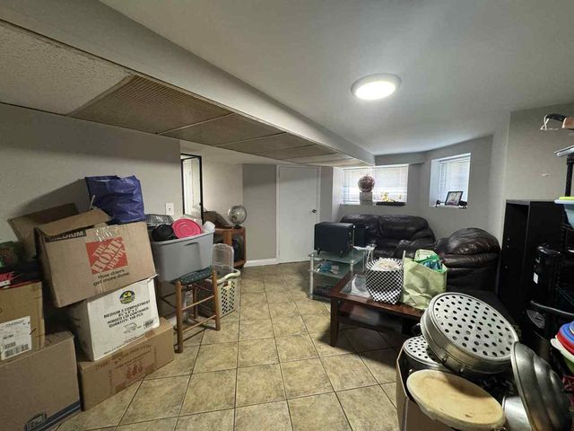 5221 W Montrose Avenue, Chicago, IL 60641