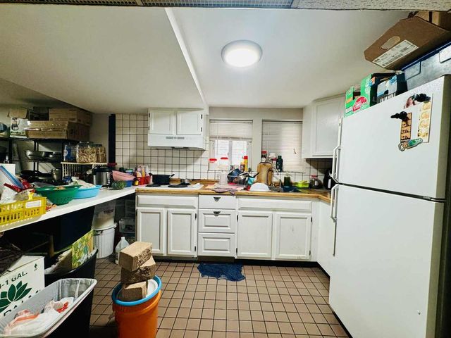 5221 W Montrose Avenue, Chicago, IL 60641