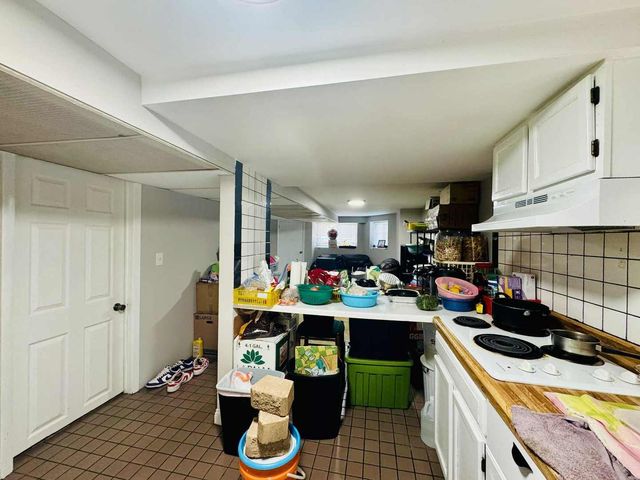 5221 W Montrose Avenue, Chicago, IL 60641