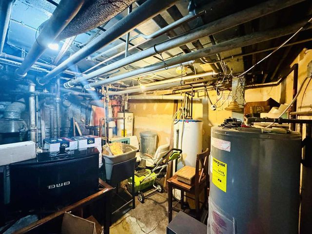 5221 W Montrose Avenue, Chicago, IL 60641