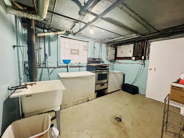 5221 W Montrose Avenue, Chicago, IL 60641