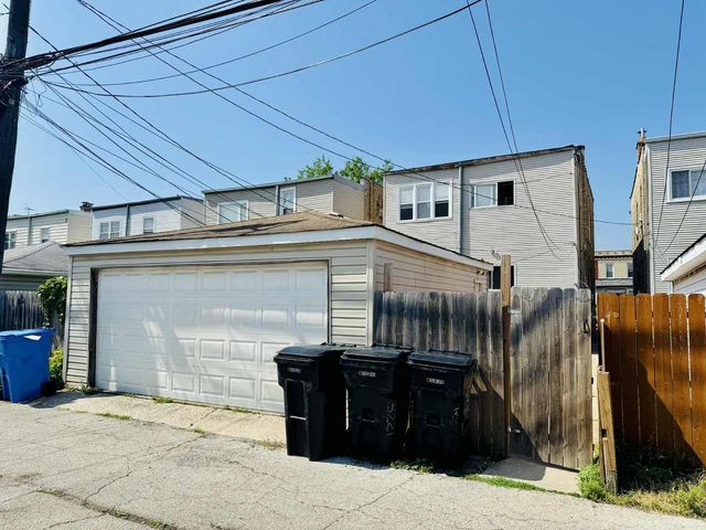 5221 W Montrose Avenue, Chicago, IL 60641