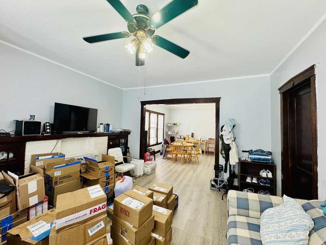 5221 W Montrose Avenue, Chicago, IL 60641