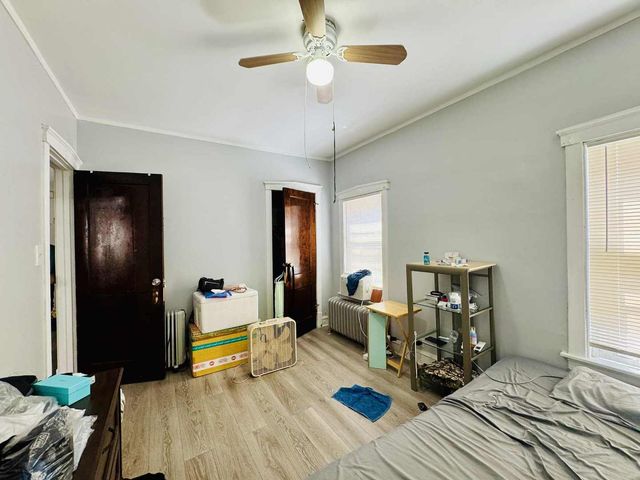 5221 W Montrose Avenue, Chicago, IL 60641