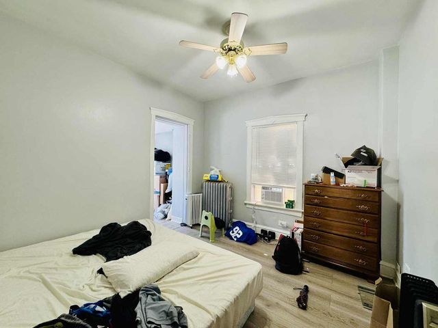 5221 W Montrose Avenue, Chicago, IL 60641