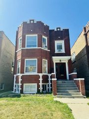 5221 W Montrose Avenue, Chicago, IL 60641