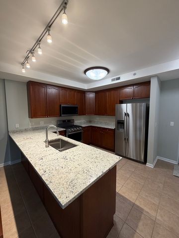 135 S York Street 228, Elmhurst, IL 60126