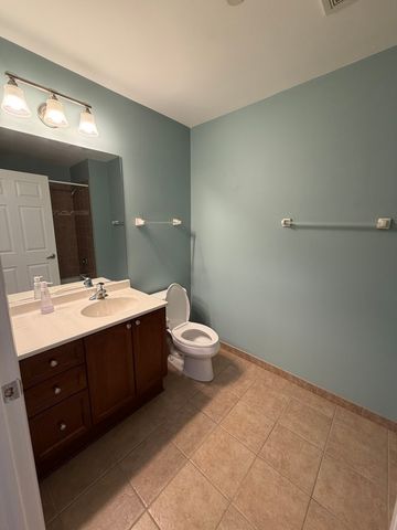 135 S York Street 228, Elmhurst, IL 60126