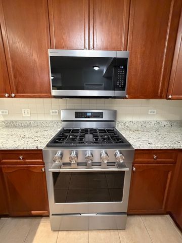 135 S York Street 228, Elmhurst, IL 60126