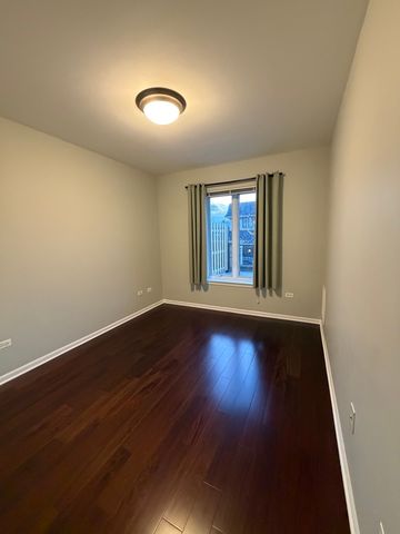 135 S York Street 228, Elmhurst, IL 60126