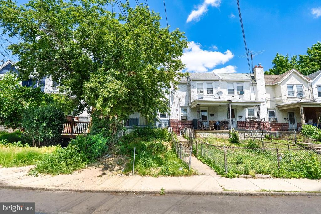 7023 CLOVER LN, Upper Darby, PA 19082