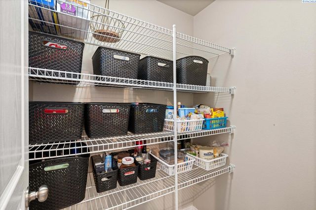 5321 Pinehurst Street, West Richland, WA 99353