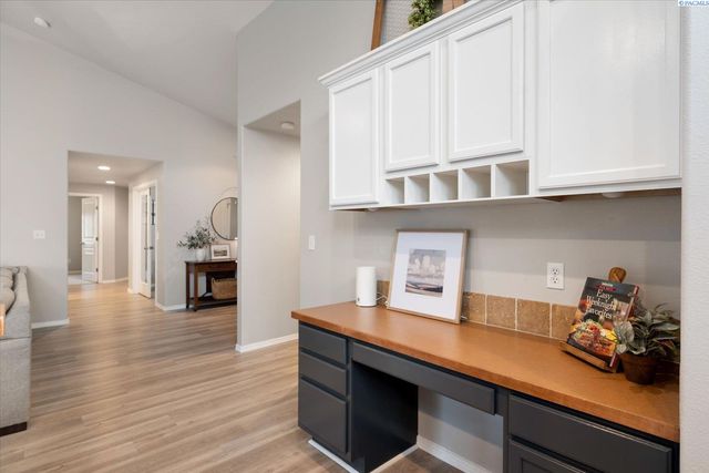 5321 Pinehurst Street, West Richland, WA 99353