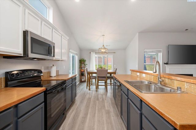 5321 Pinehurst Street, West Richland, WA 99353