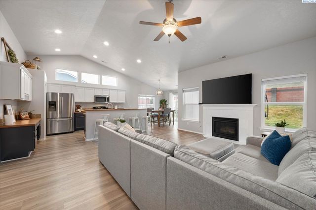 5321 Pinehurst Street, West Richland, WA 99353