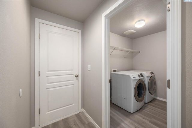 5321 Pinehurst Street, West Richland, WA 99353