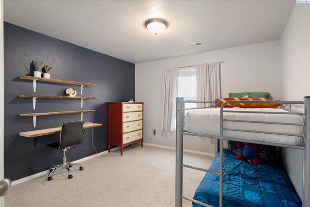 5321 Pinehurst Street, West Richland, WA 99353