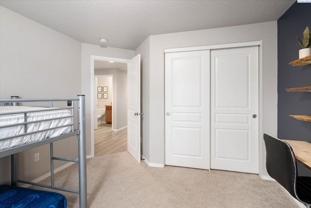 5321 Pinehurst Street, West Richland, WA 99353