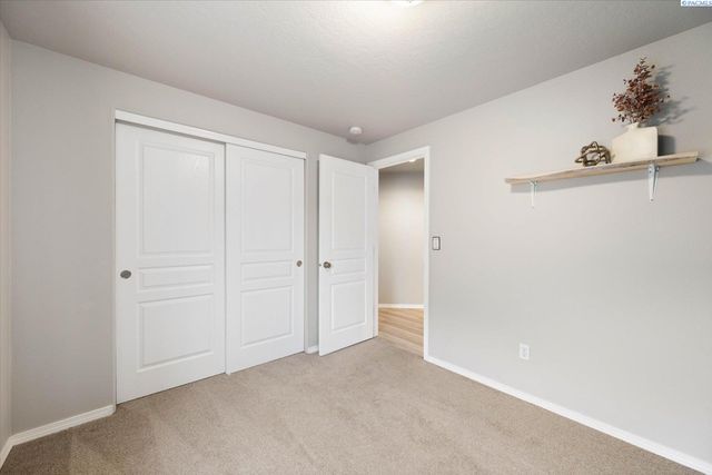 5321 Pinehurst Street, West Richland, WA 99353