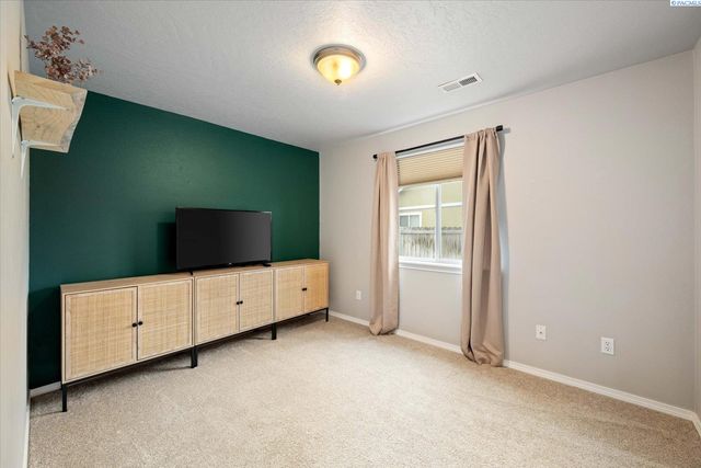 5321 Pinehurst Street, West Richland, WA 99353