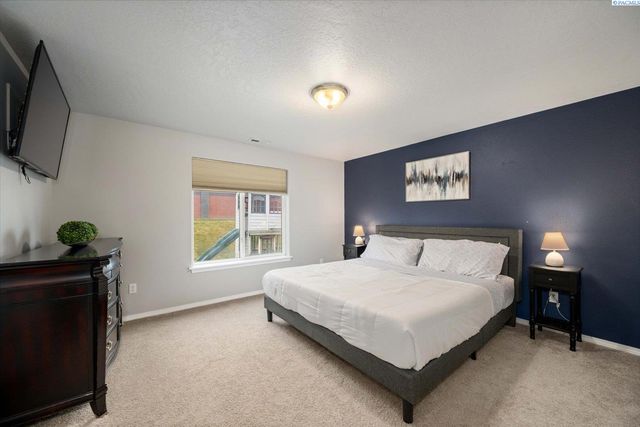 5321 Pinehurst Street, West Richland, WA 99353