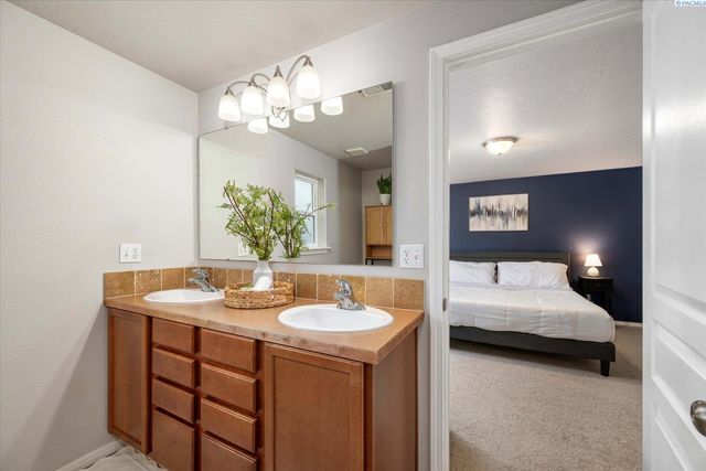 5321 Pinehurst Street, West Richland, WA 99353