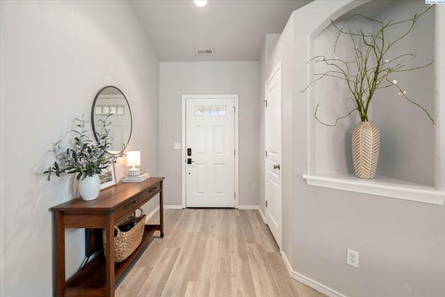 5321 Pinehurst Street, West Richland, WA 99353