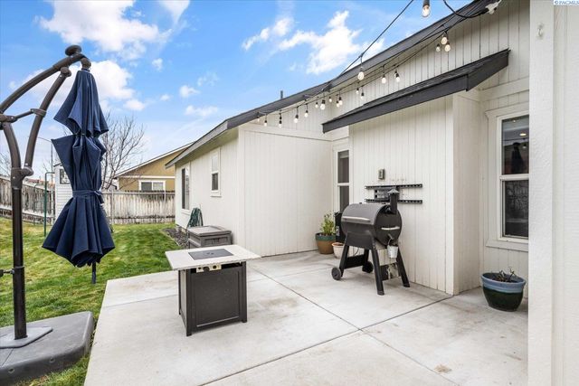 5321 Pinehurst Street, West Richland, WA 99353