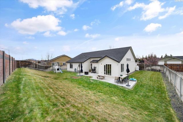 5321 Pinehurst Street, West Richland, WA 99353