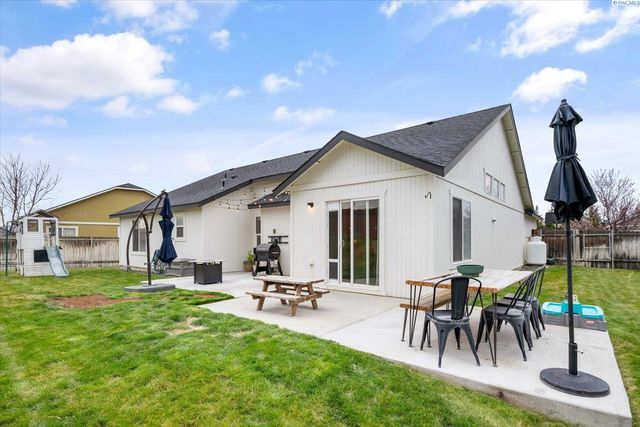 5321 Pinehurst Street, West Richland, WA 99353